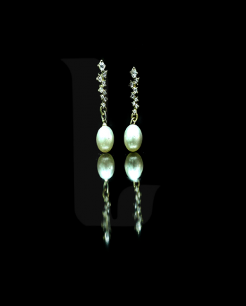 Pearly White Ear Rings